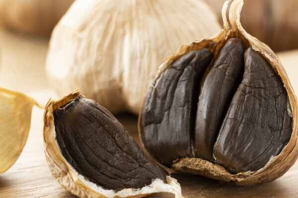 Dientes de ajo negro